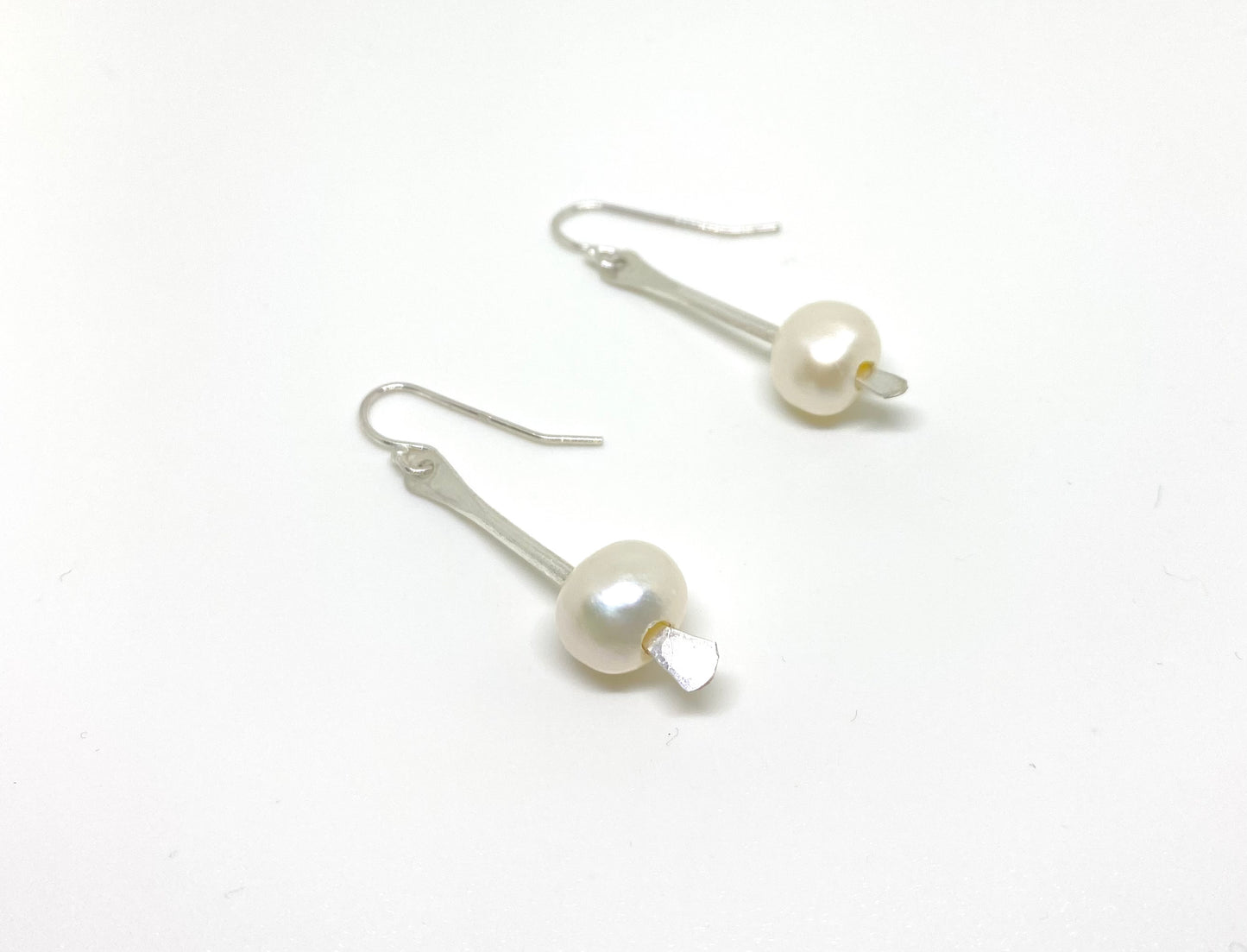 Fine silver hammered pearl earrings - Sacred Birch