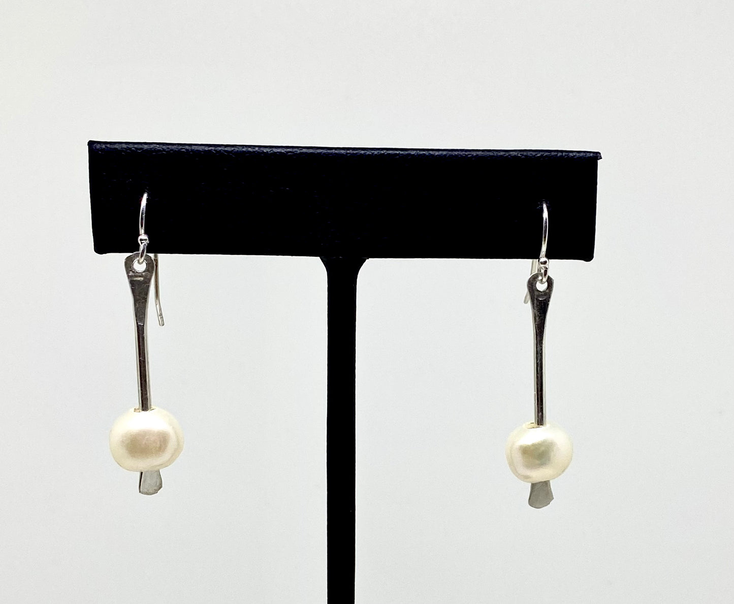 Fine silver hammered pearl earrings - Sacred Birch