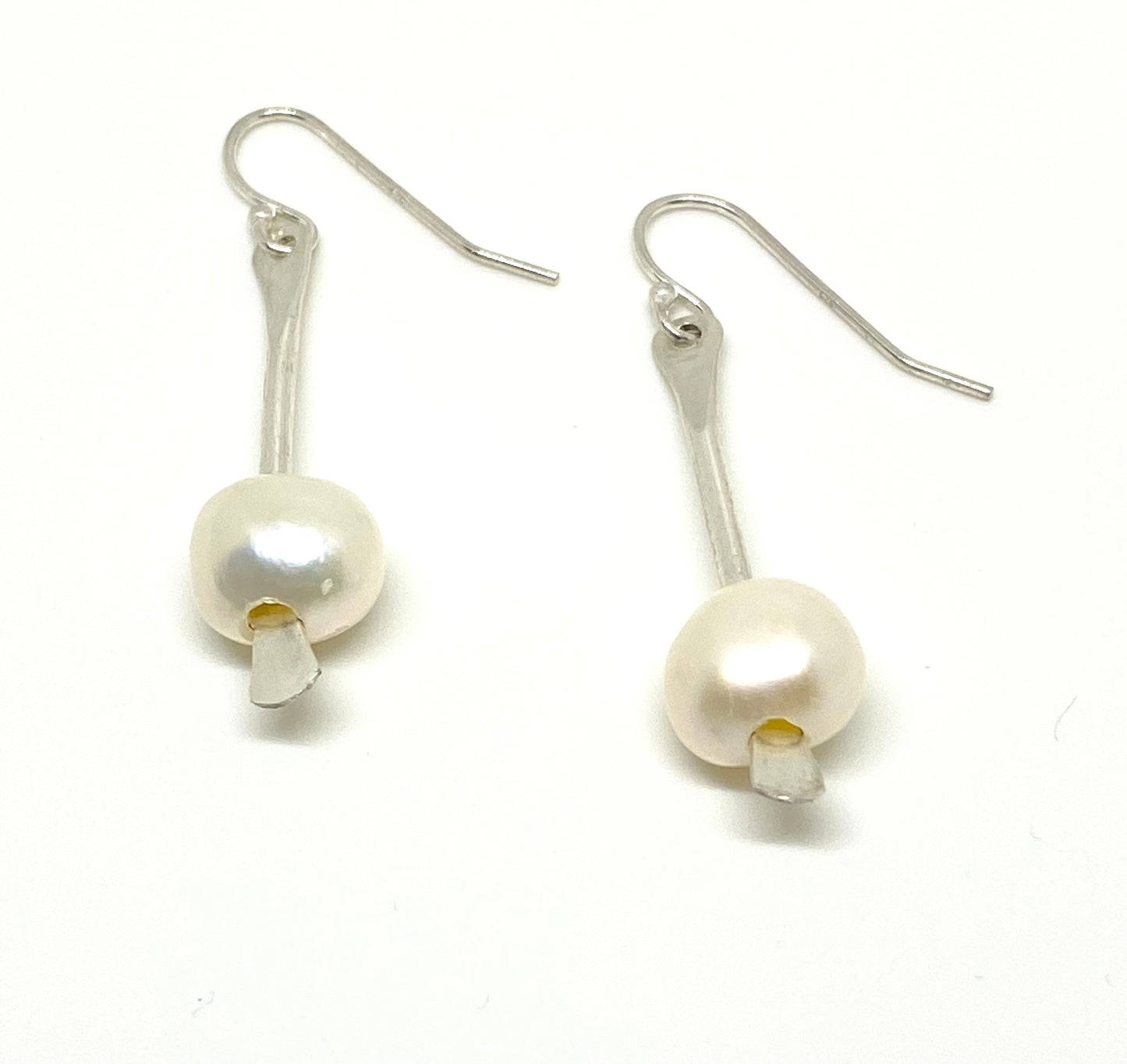 Fine silver hammered pearl earrings - Sacred Birch